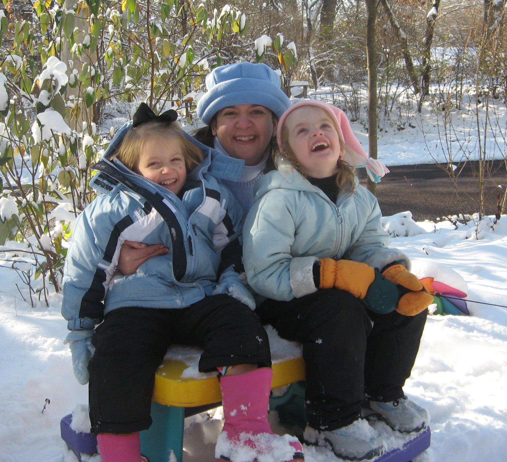 2007_12_16 Girls in snow.jpg